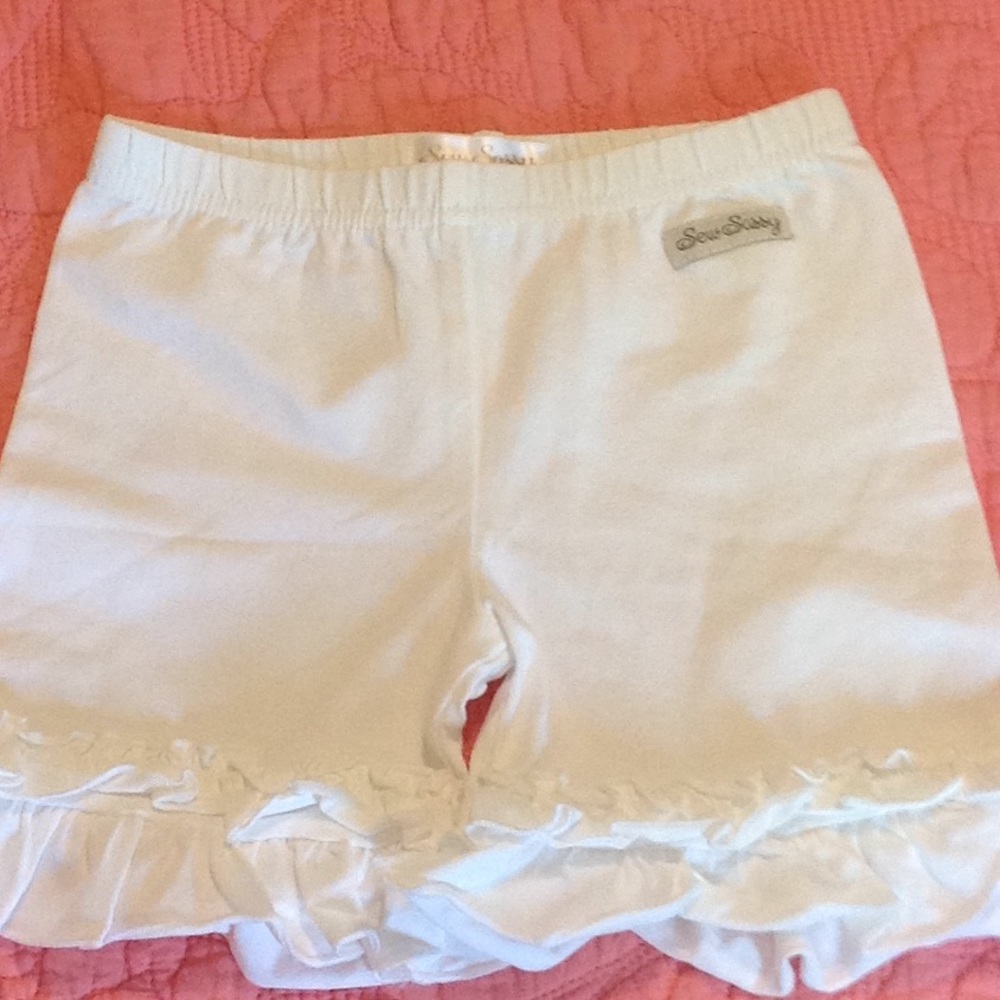 Sew Sassy White Knit Ruffled Shorts Size 6